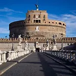 Piazza del Fico, al centro di Roma
