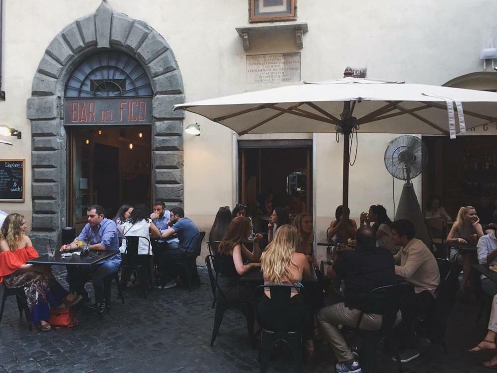 Piazza Del Fico, Al Centro Di Roma